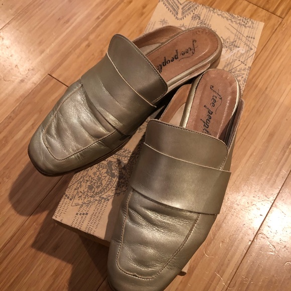 Free People slides . - Picture 2 of 6